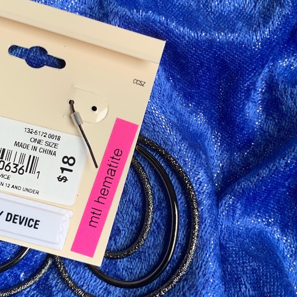 Bold Elements pierced earrings - Picture 2 of 2